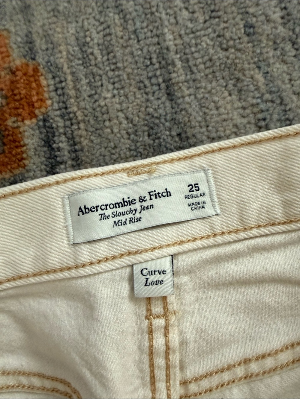 Abercrombie & Fitch Curve Love Mid Rise Slouchy Jeans ecru carpenter wash 25 - Picture 7 of 10